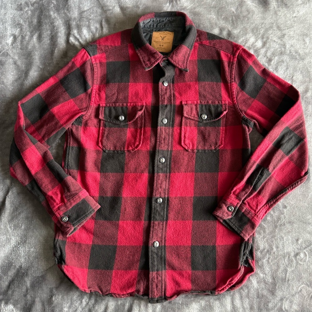 American Eagle Men's Red and Black Buffalo Plaid Button-Up Shirt Size M Thick